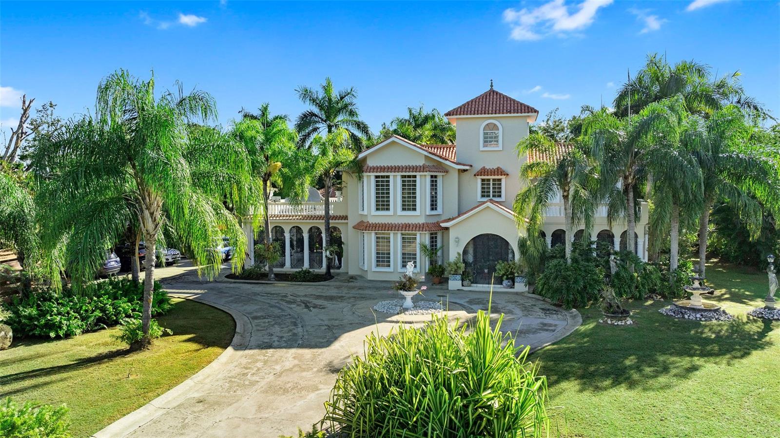 5 hab · 8 baños · CABO ROJO