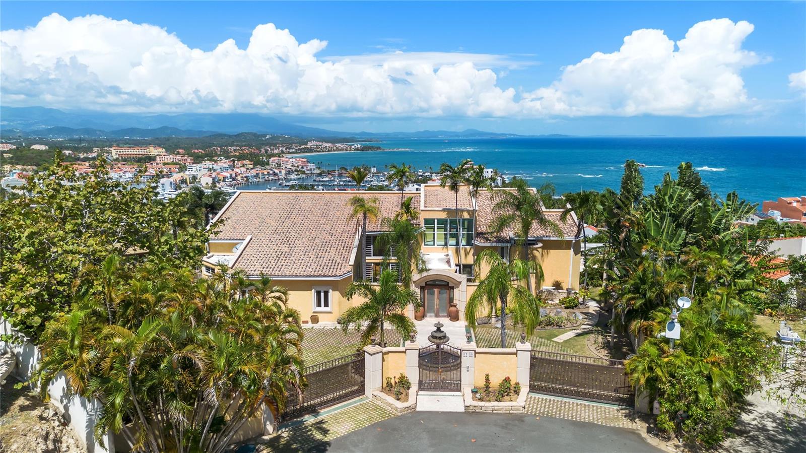 6 hab · 7 baños · HUMACAO