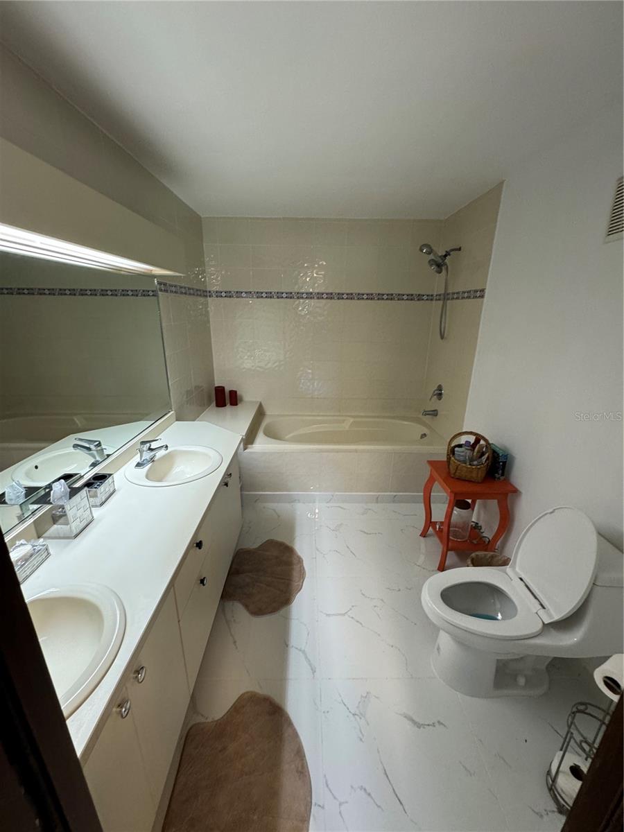 4 hab · 5 baños · DORADO — foto 12
