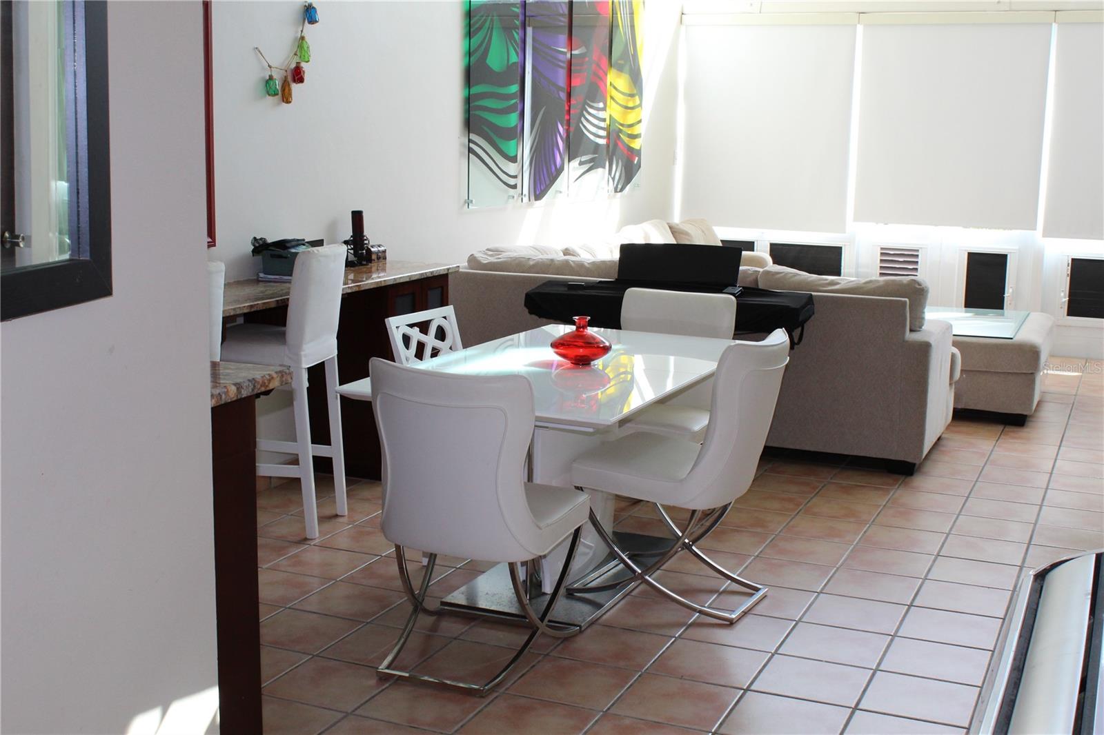 4 hab · 5 baños · DORADO — foto 3