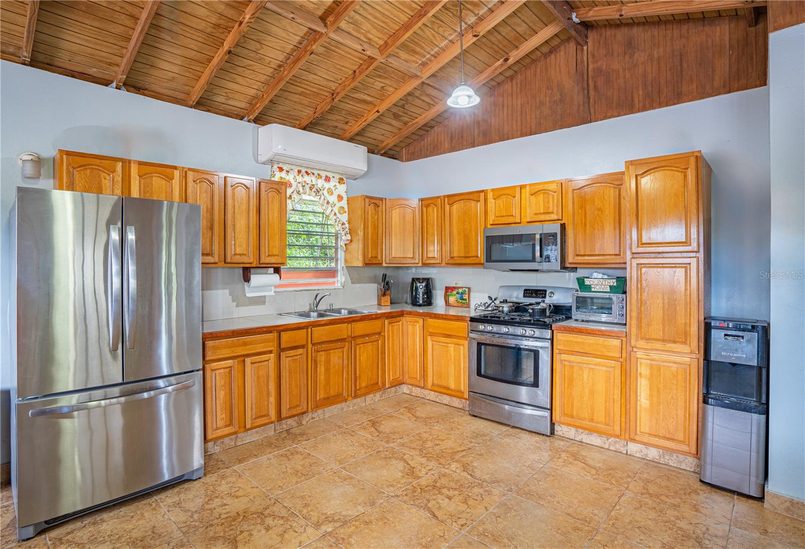 7 hab · 6 baños · TRUJILLO ALTO — foto 3