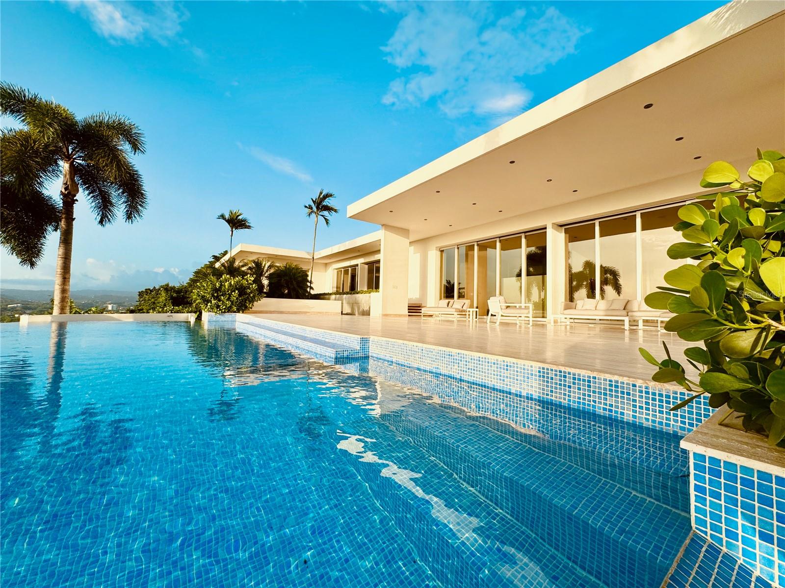 5 hab · 7 baños · GUAYNABO — foto 4
