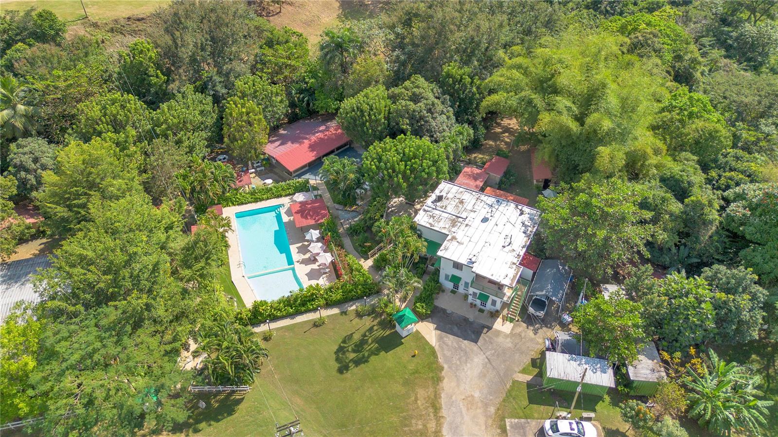 11 hab · 9 baños · PENUELAS