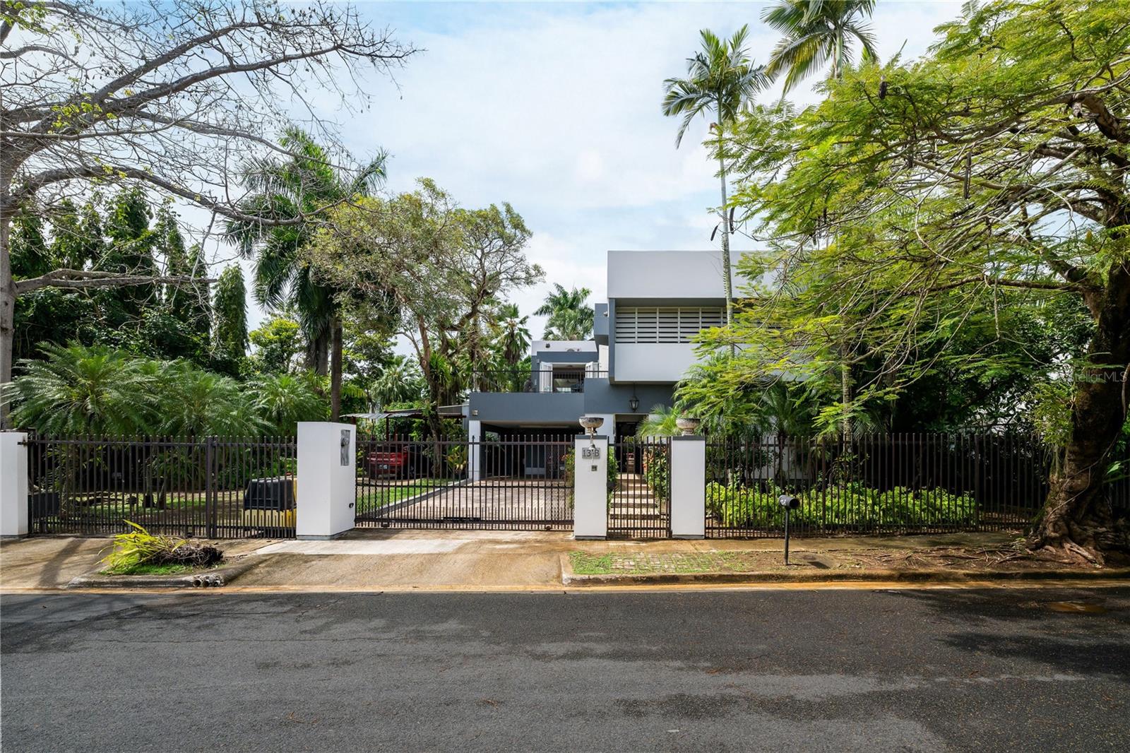 4 hab · 5 baños · GUAYNABO — foto 2