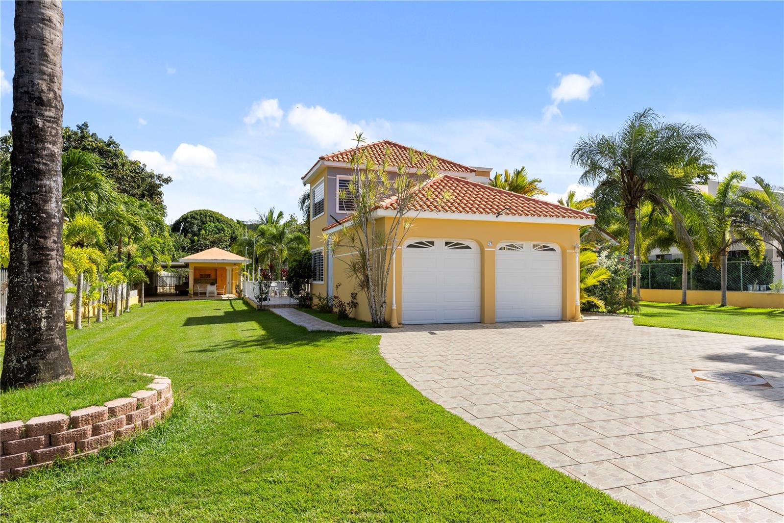 5 hab · 5 baños · MANATI — foto 2