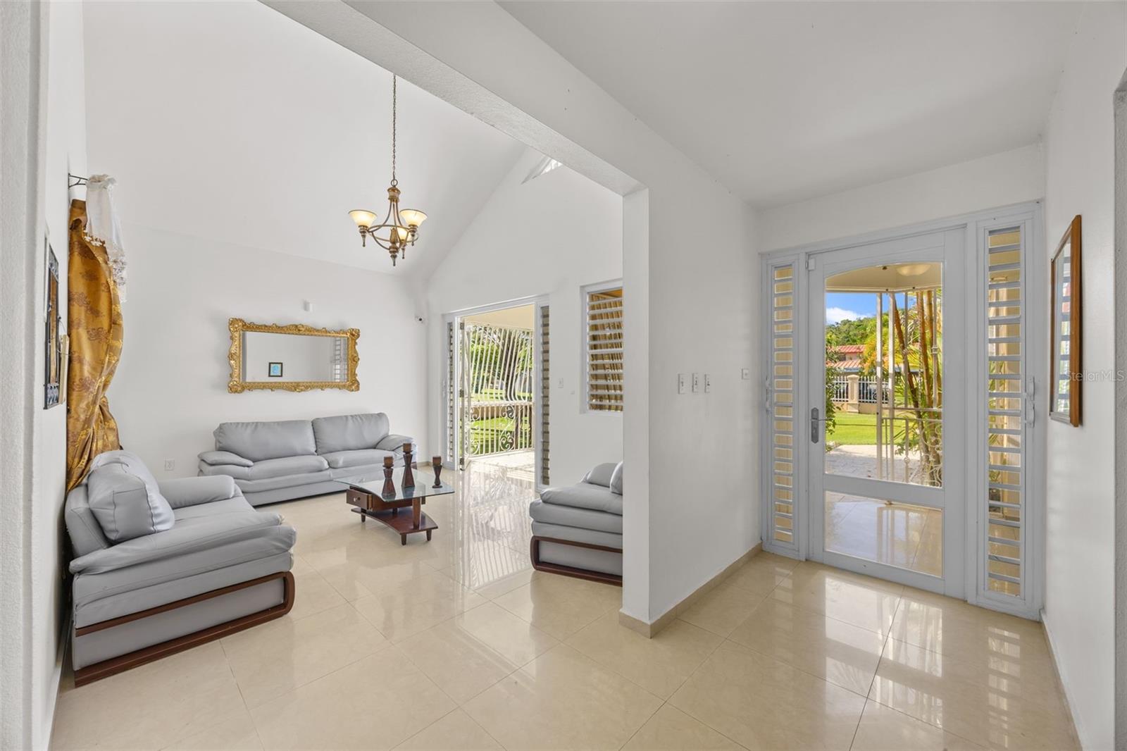 5 hab · 5 baños · MANATI — foto 11