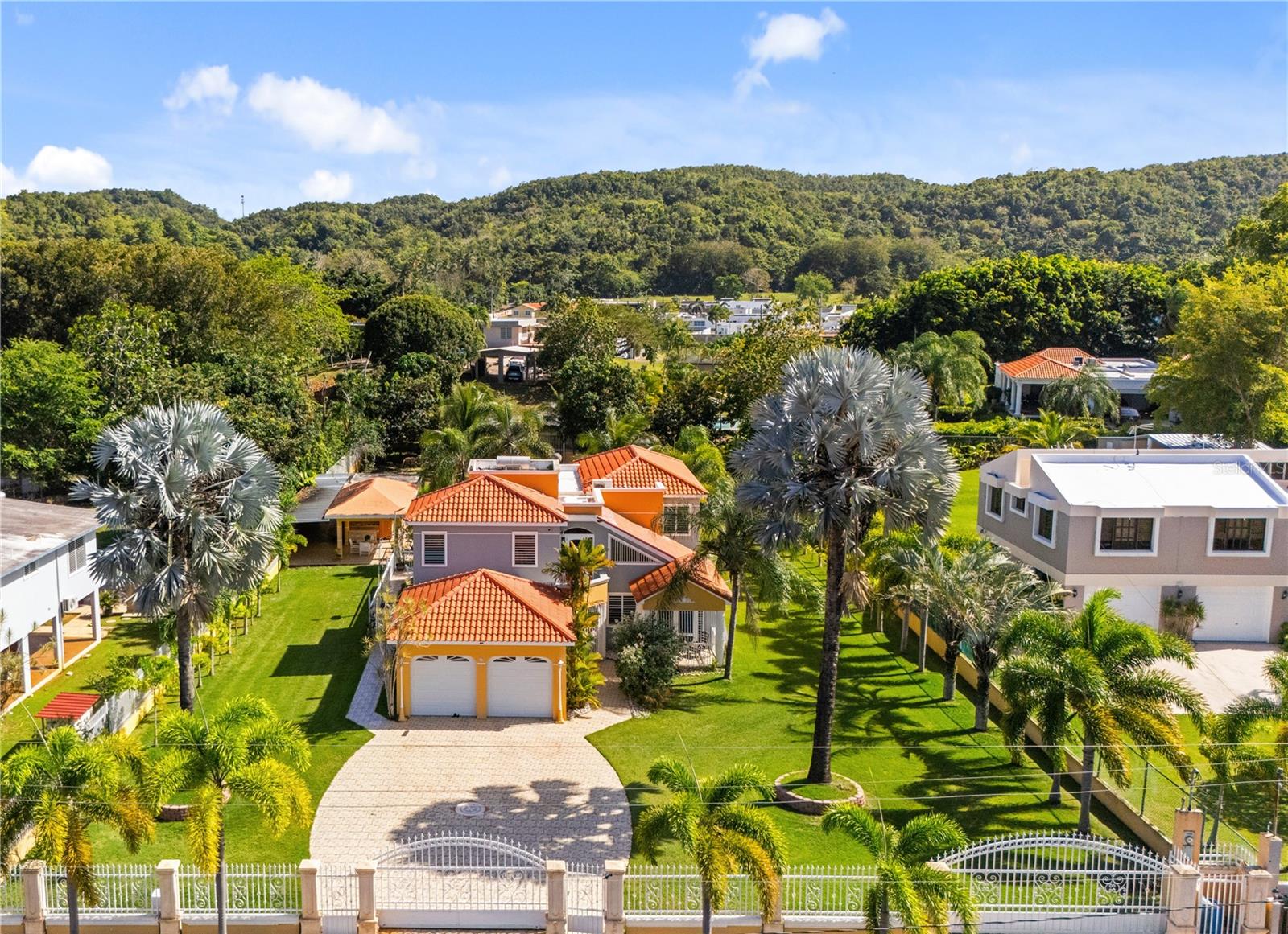 5 hab · 5 baños · MANATI — foto 3