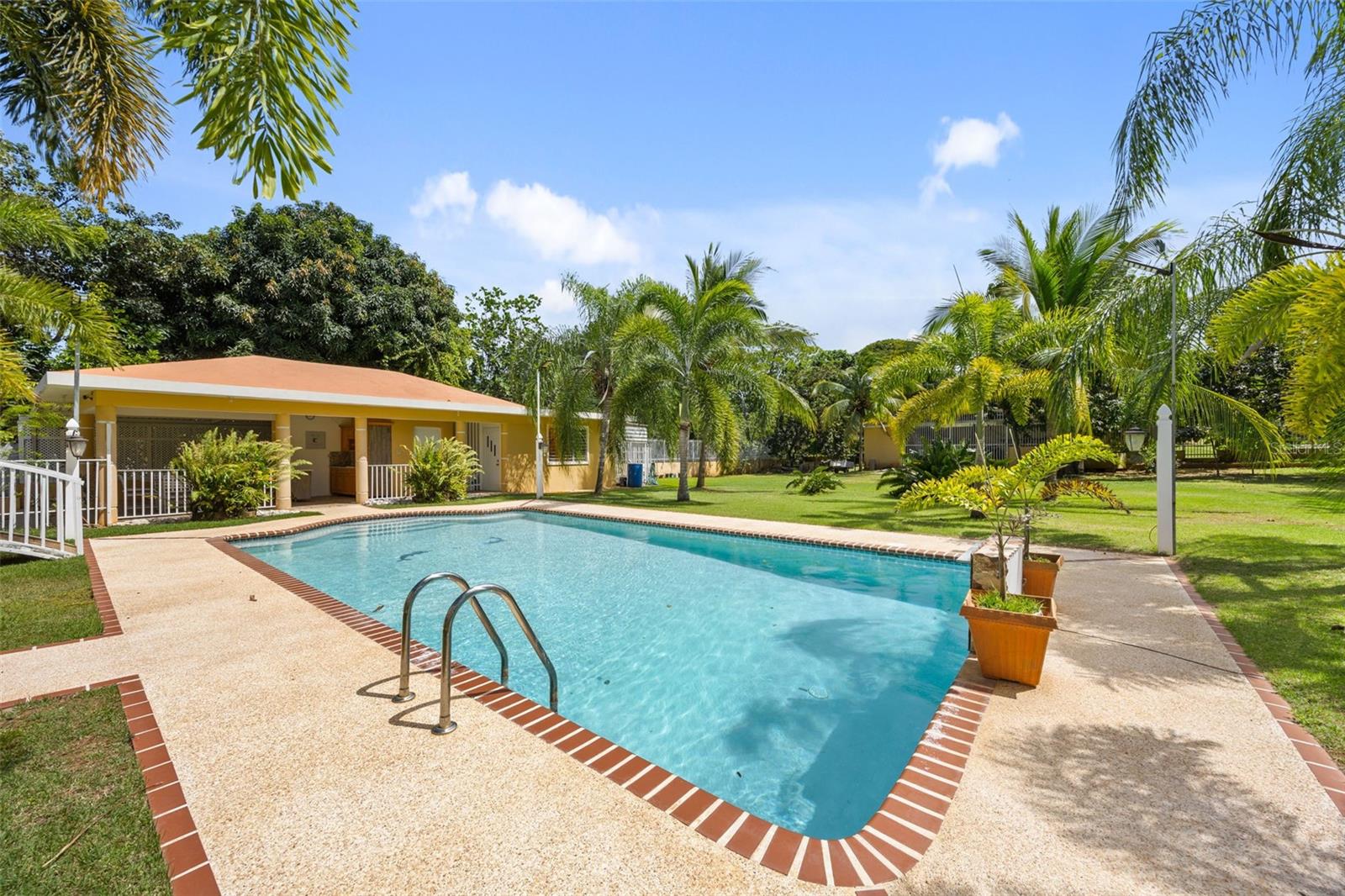 5 hab · 5 baños · MANATI — foto 8
