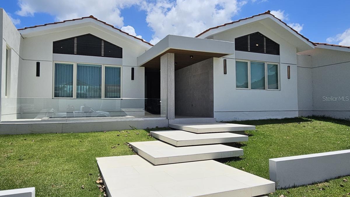 5 hab · 6 baños · DORADO
