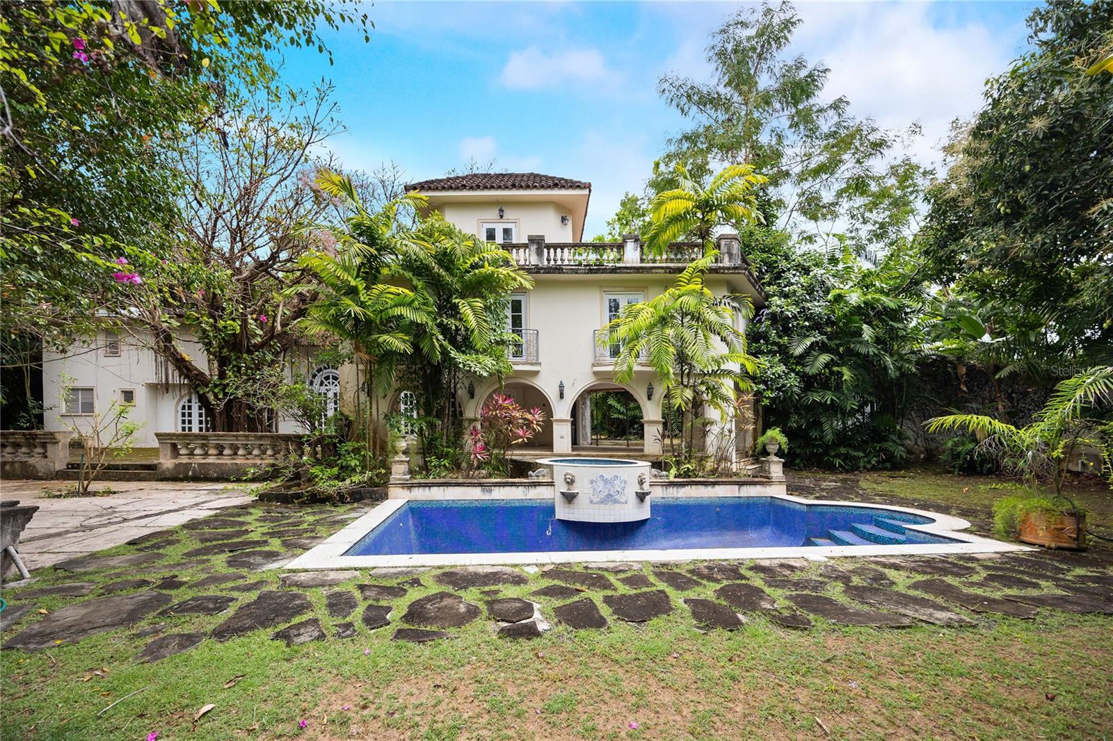 5 hab · 5 baños · GUAYNABO