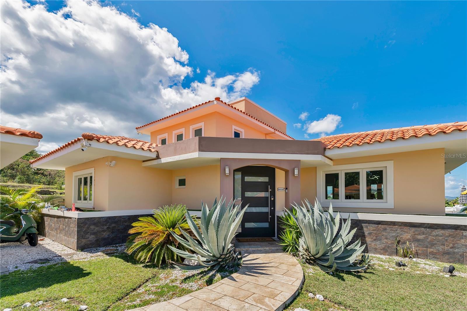 4 hab · 4 baños · HUMACAO