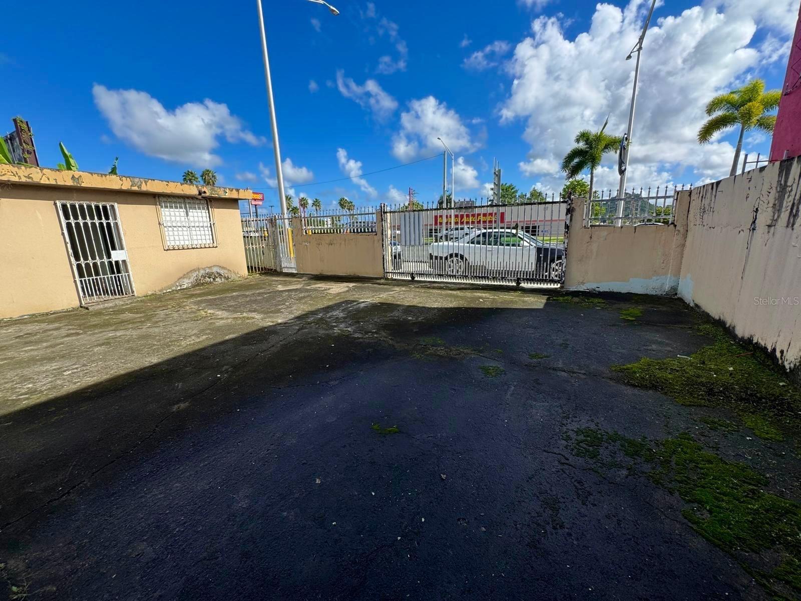 4 hab · 2 baños · BAYAMON — foto 4
