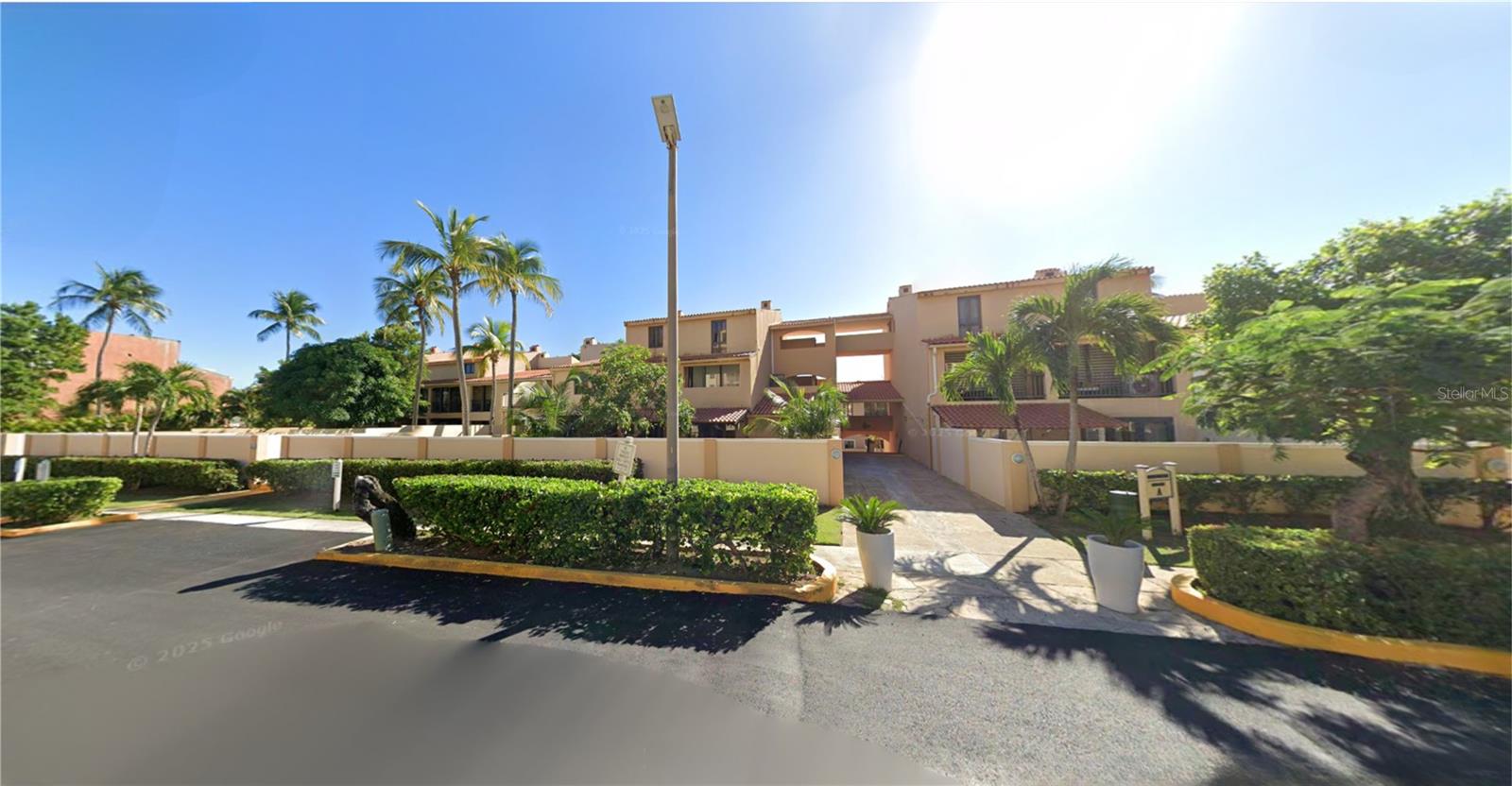 2 hab · 2 baños · HUMACAO