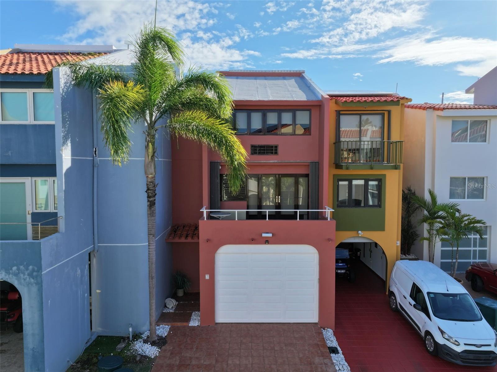 4 hab · 3 baños · HUMACAO