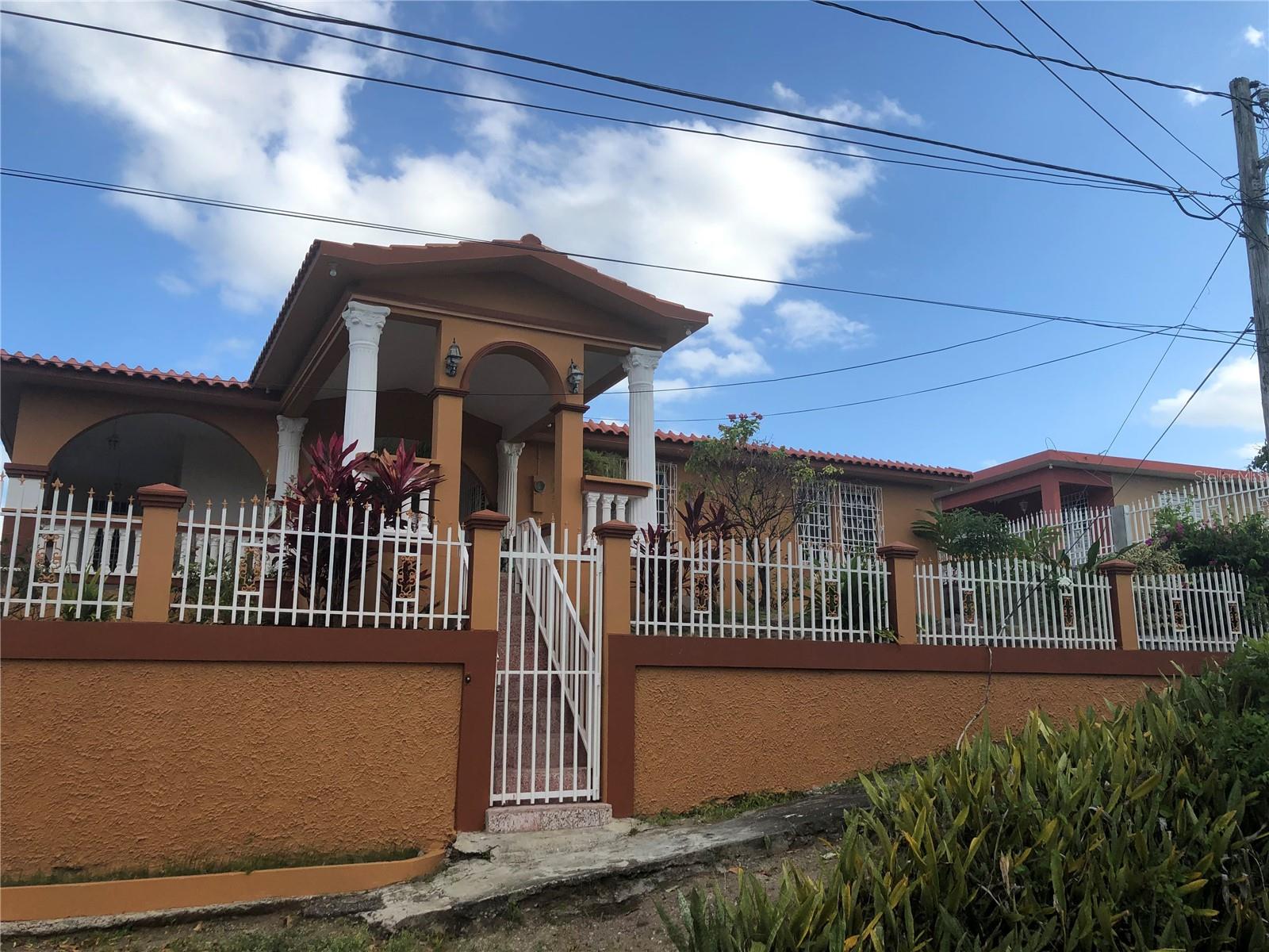 5 hab · 2 baños · YAUCO