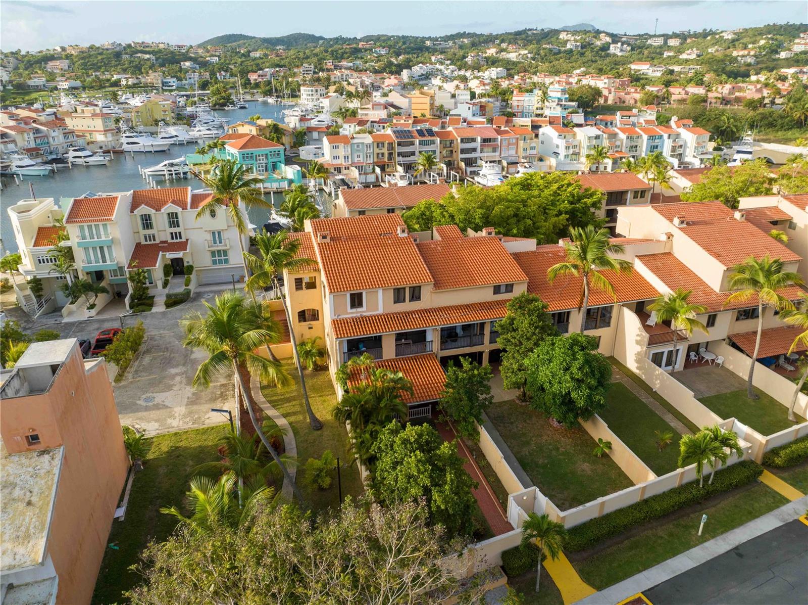 2 hab · 2 baños · HUMACAO