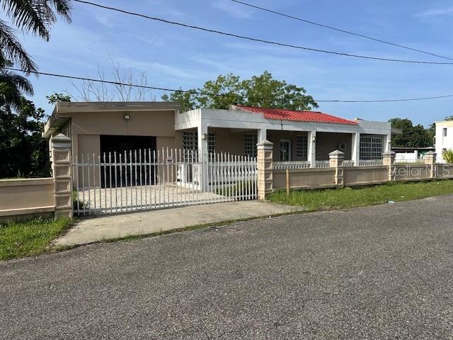 4 hab · 2 baños · HATILLO