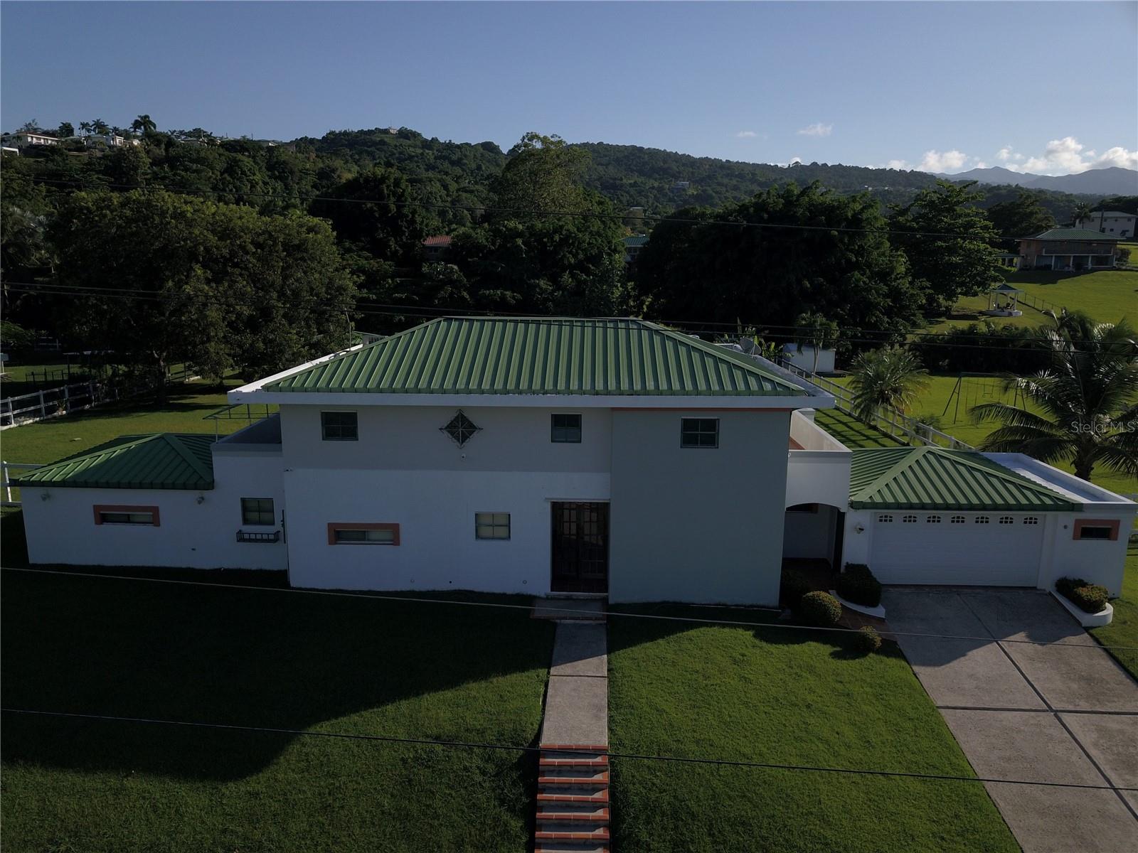 4 hab · 4 baños · LUQUILLO