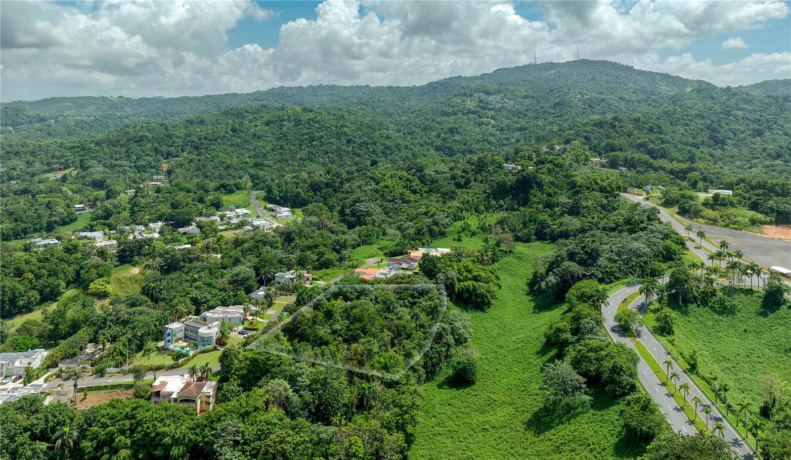 4 hab · 5 baños · GUAYNABO — foto 7