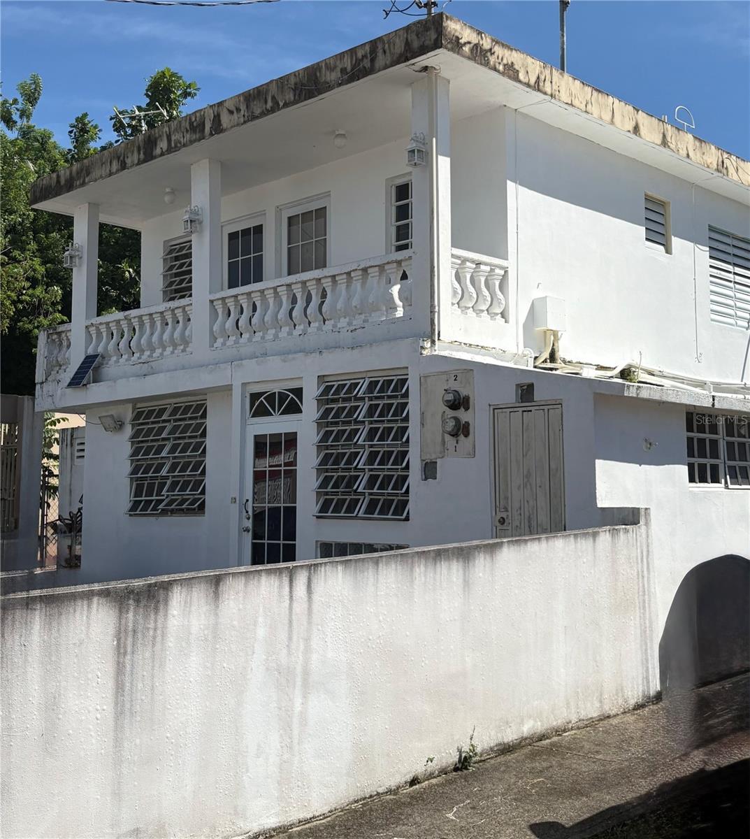 6 hab · 5 baños · CANOVANAS