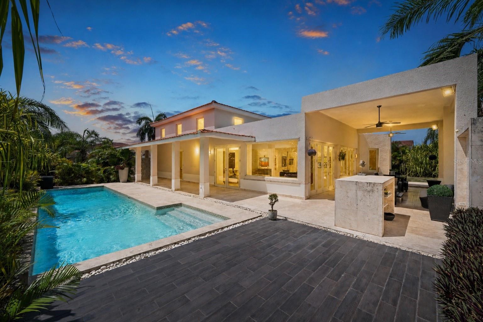4 hab · 4 baños · DORADO