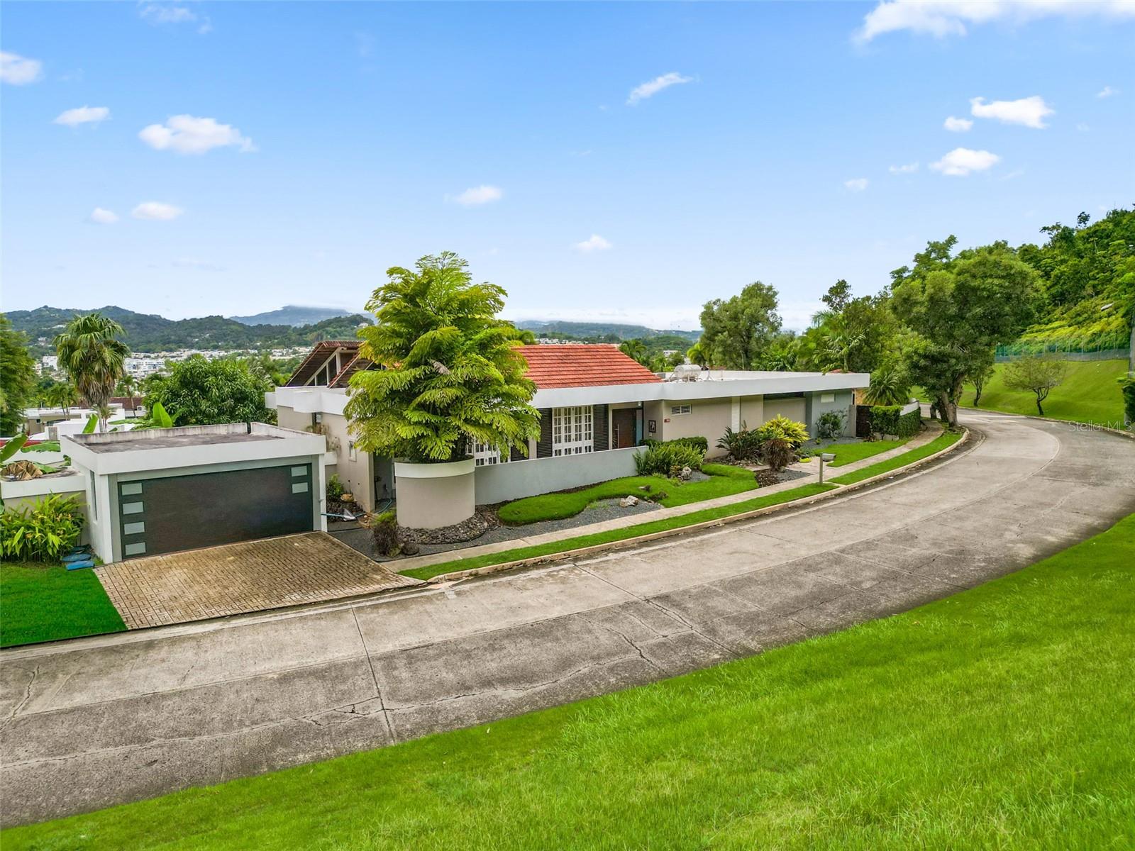 4 hab · 3 baños · GUAYNABO