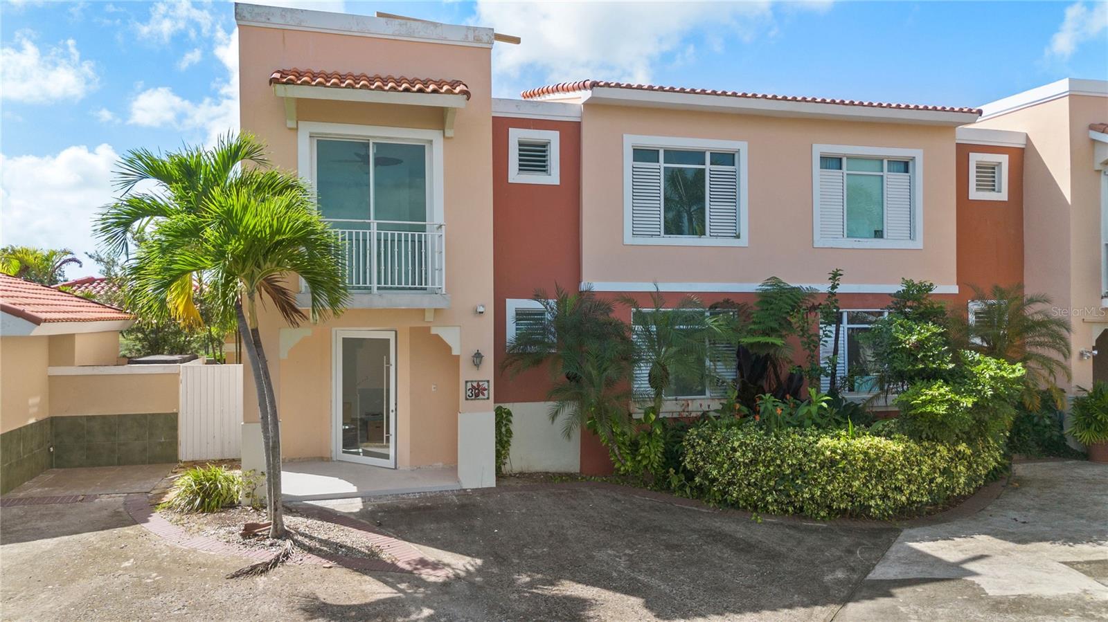 4 hab · 3 baños · HUMACAO