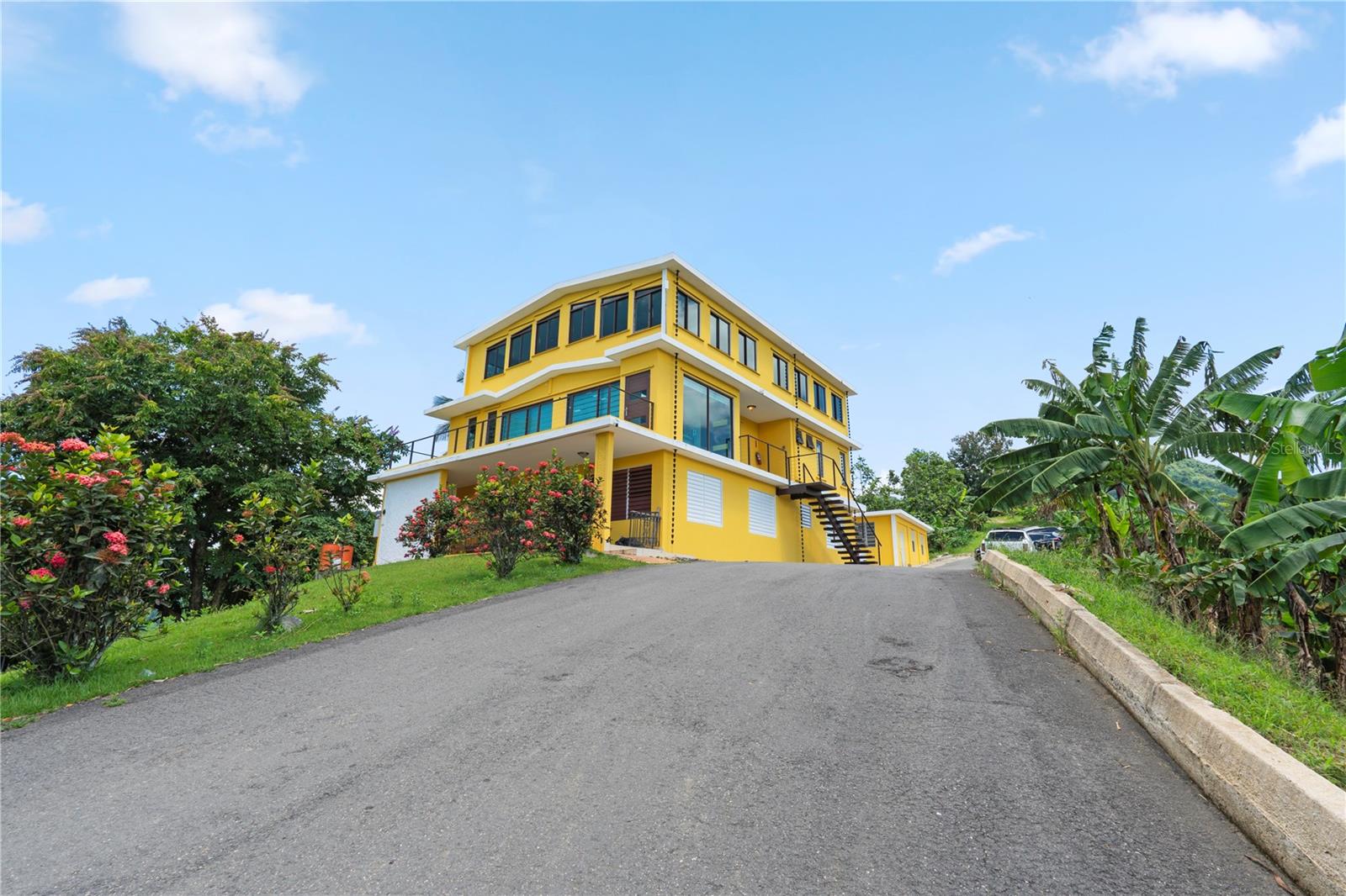 4 hab · 4 baños · JAYUYA