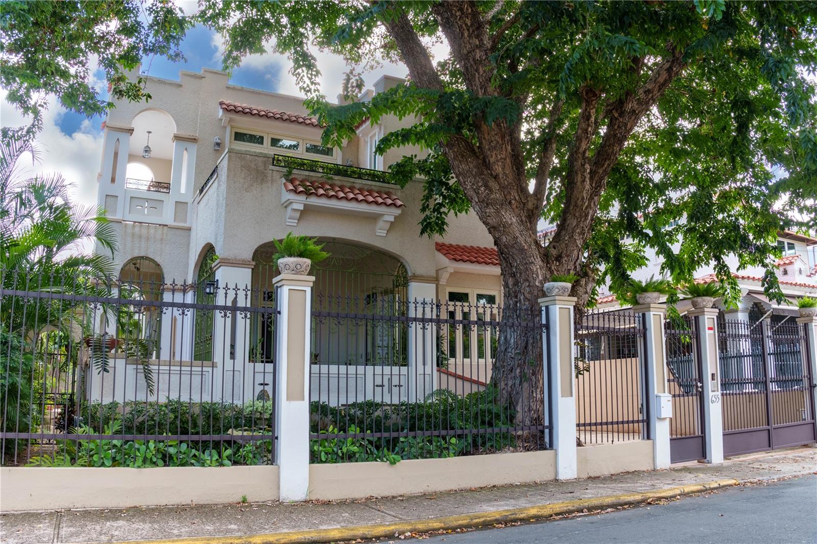 5 hab · 4 baños · SAN JUAN