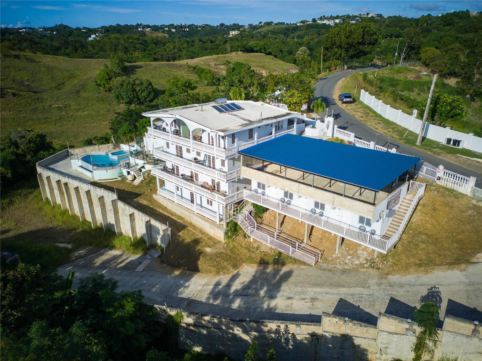 12 hab · 11 baños · RINCON