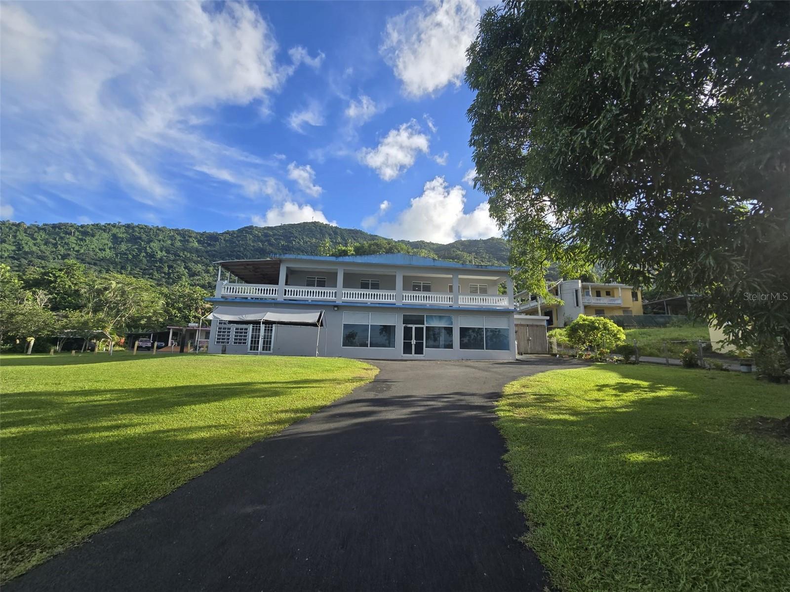 4 hab · 5 baños · YABUCOA