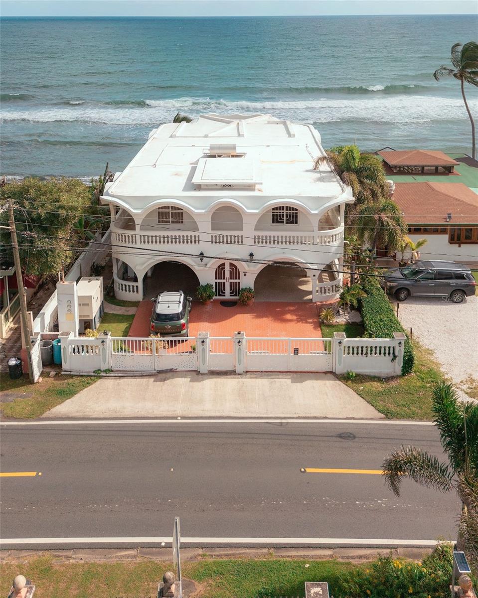 7 hab · 5 baños · PATILLAS
