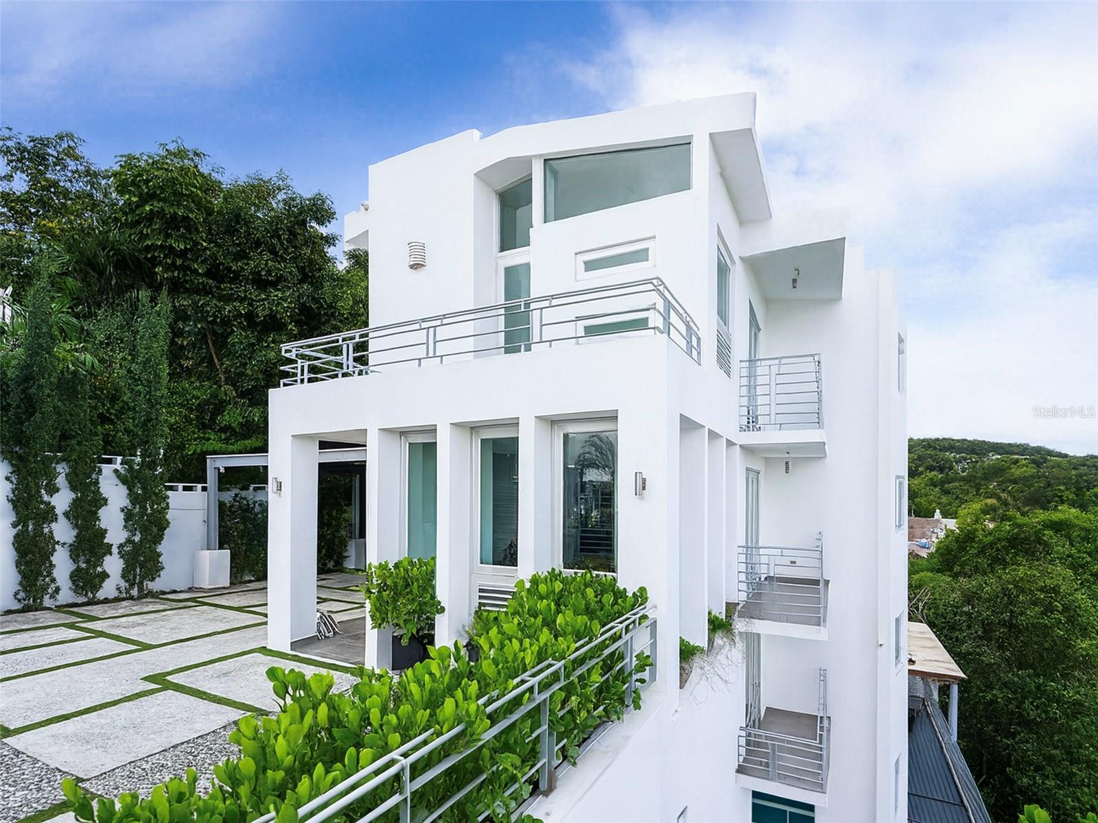 4 hab · 5 baños · BAYAMON — foto 3