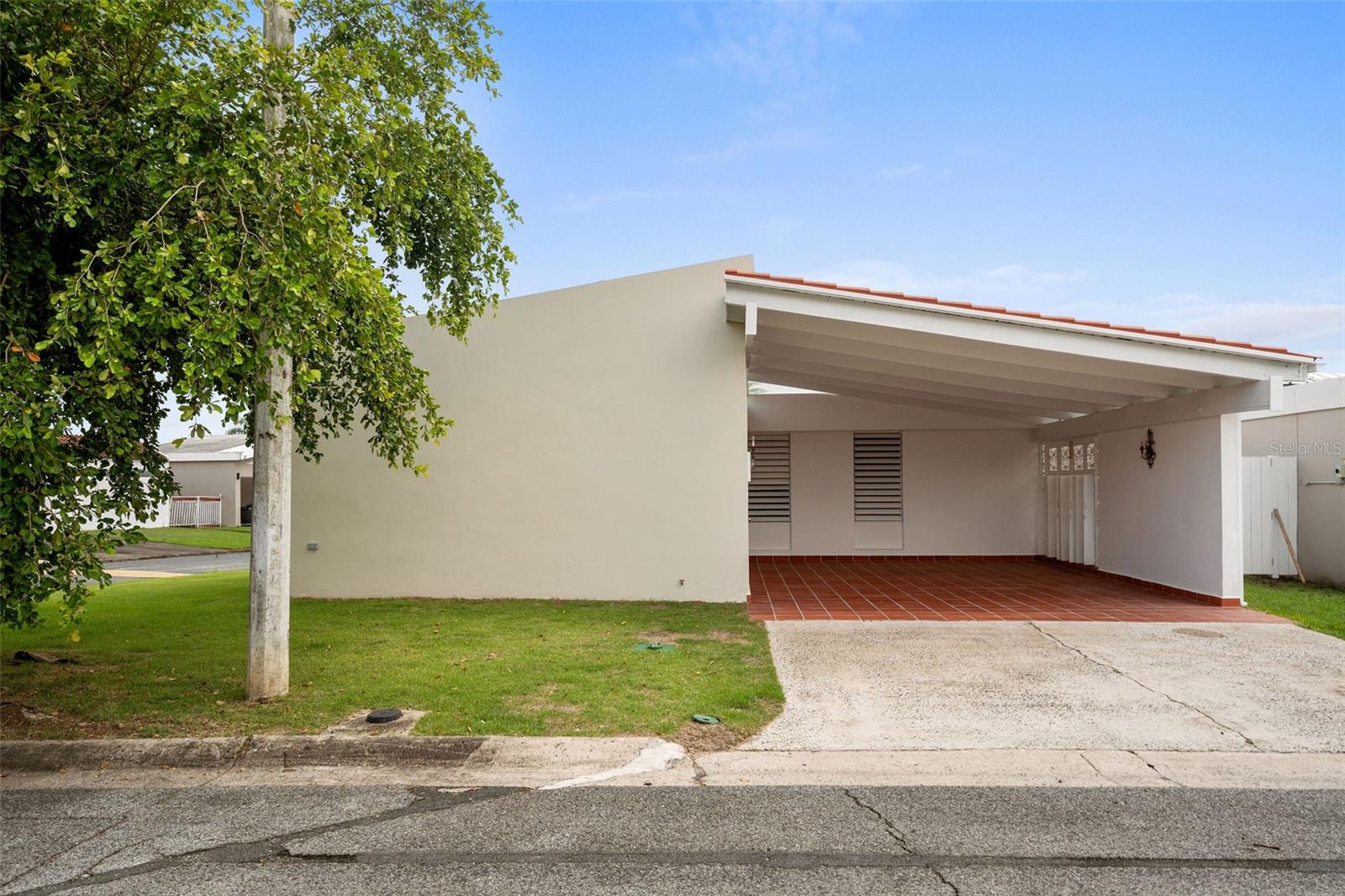 4 hab · 2 baños · HUMACAO