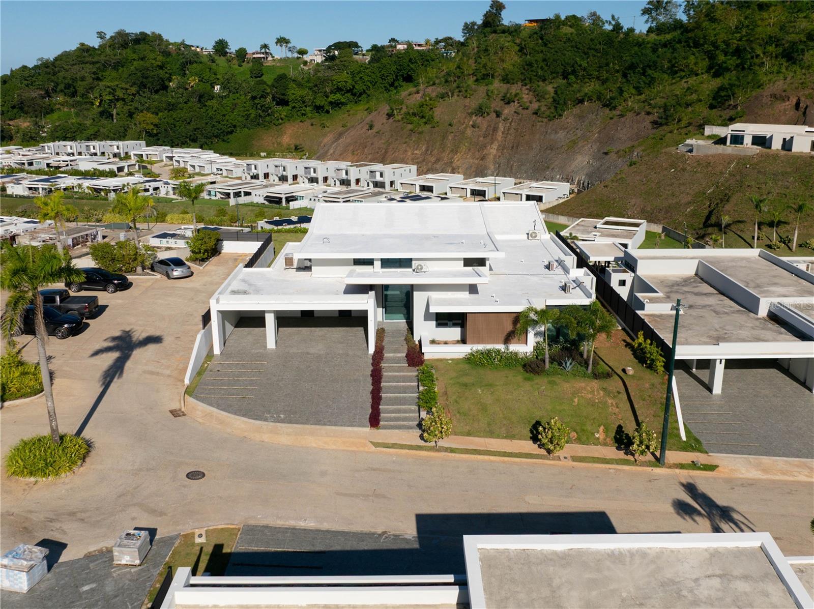 4 hab · 5 baños · GUAYNABO — foto 2