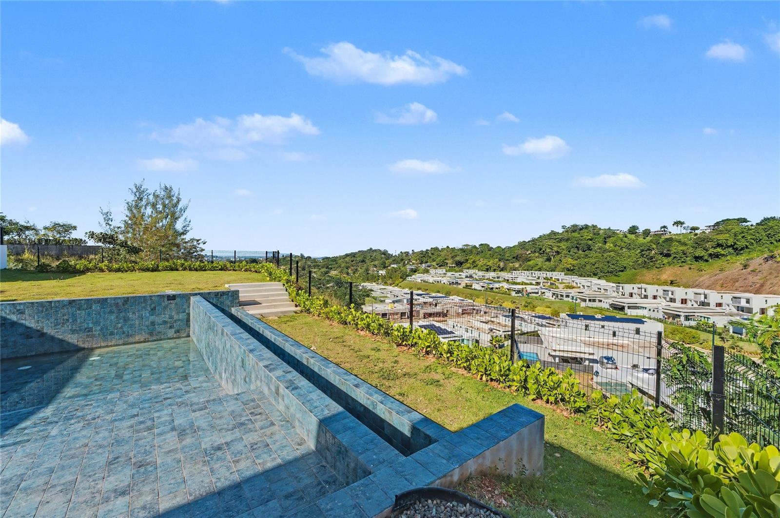 4 hab · 5 baños · GUAYNABO — foto 12