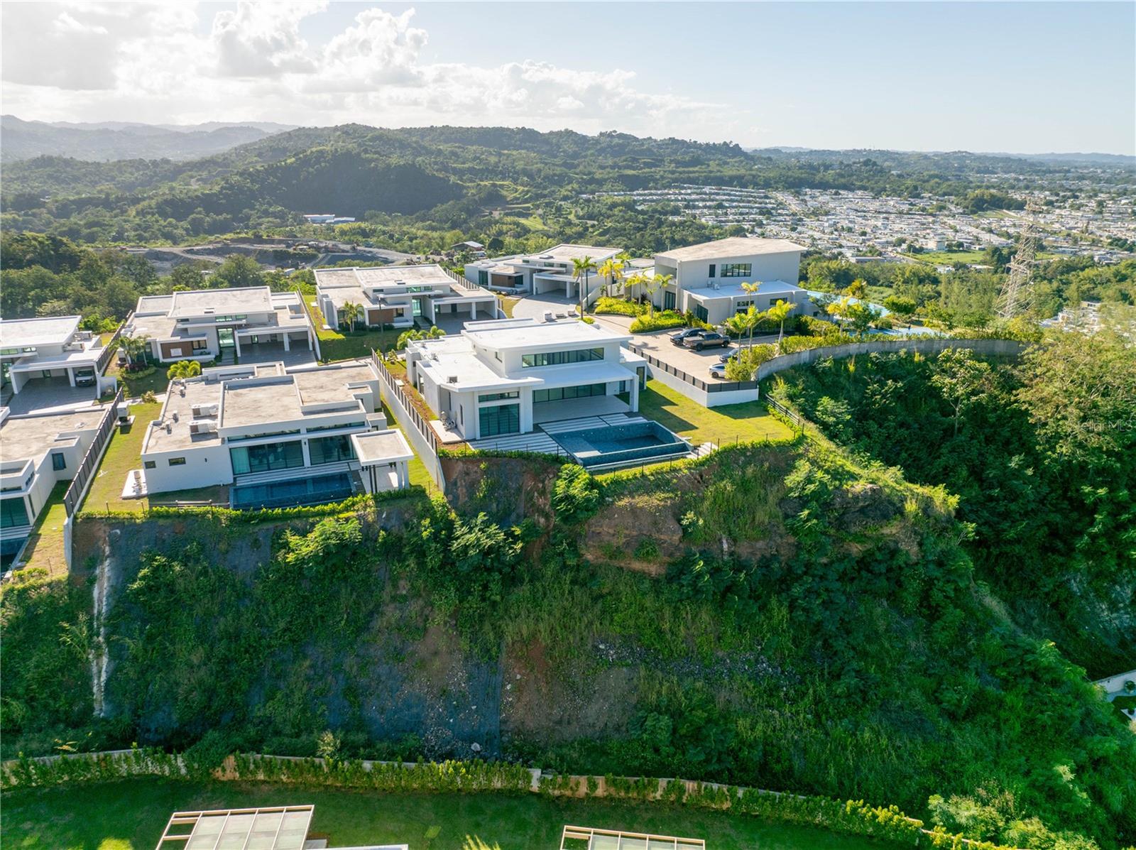 4 hab · 5 baños · GUAYNABO — foto 4