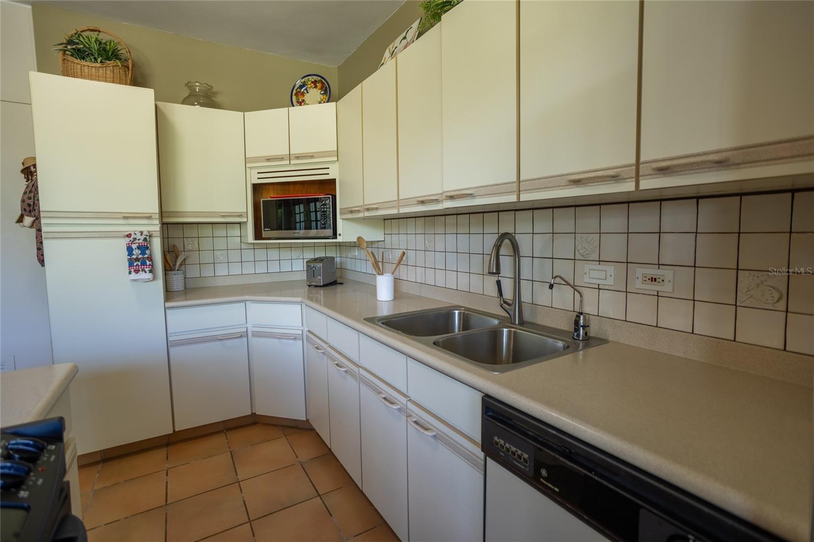 3 hab · 3 baños · DORADO — foto 11