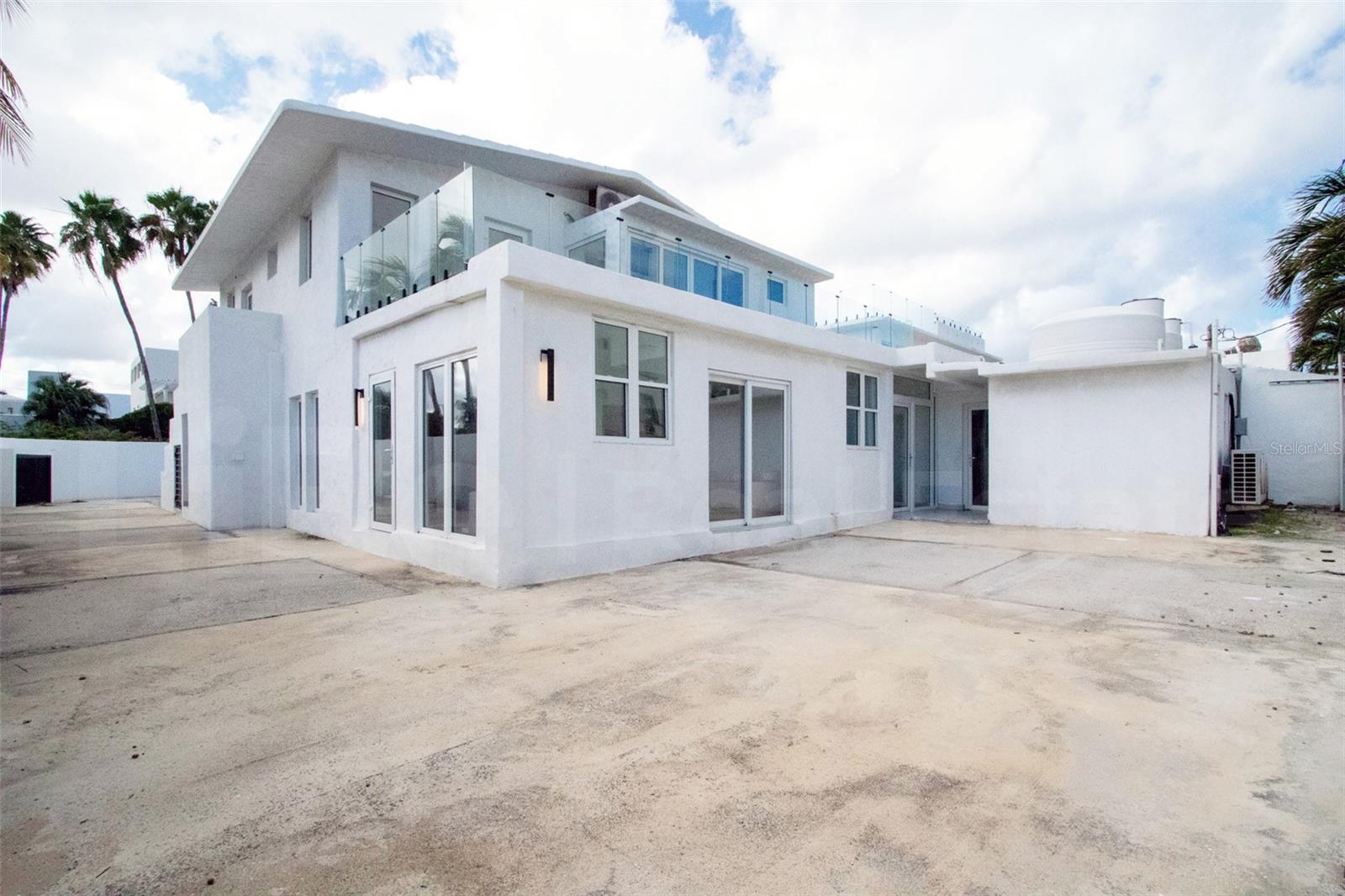 6 hab · 8 baños · SAN JUAN