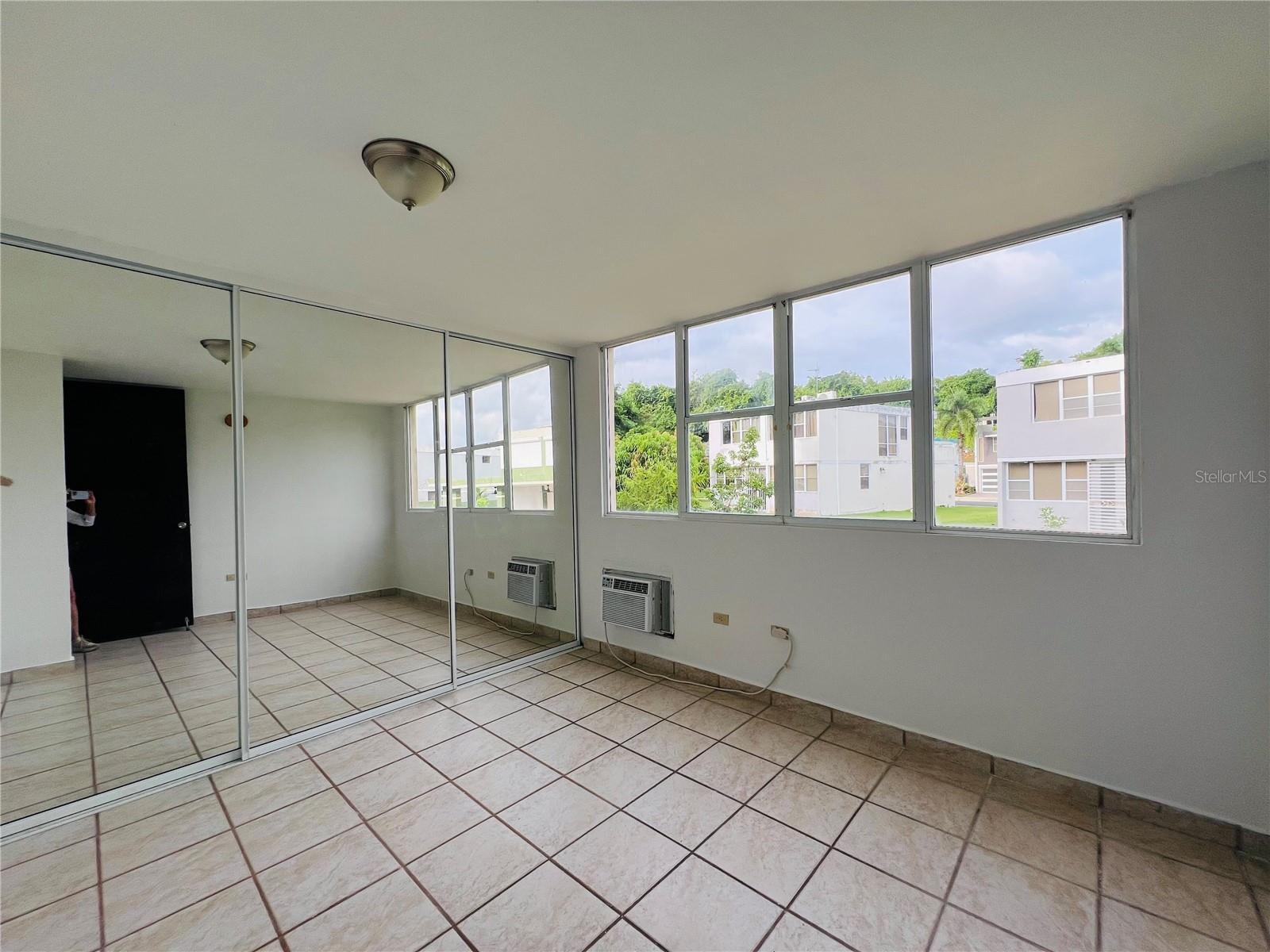 4 hab · 3 baños · DORADO — foto 12