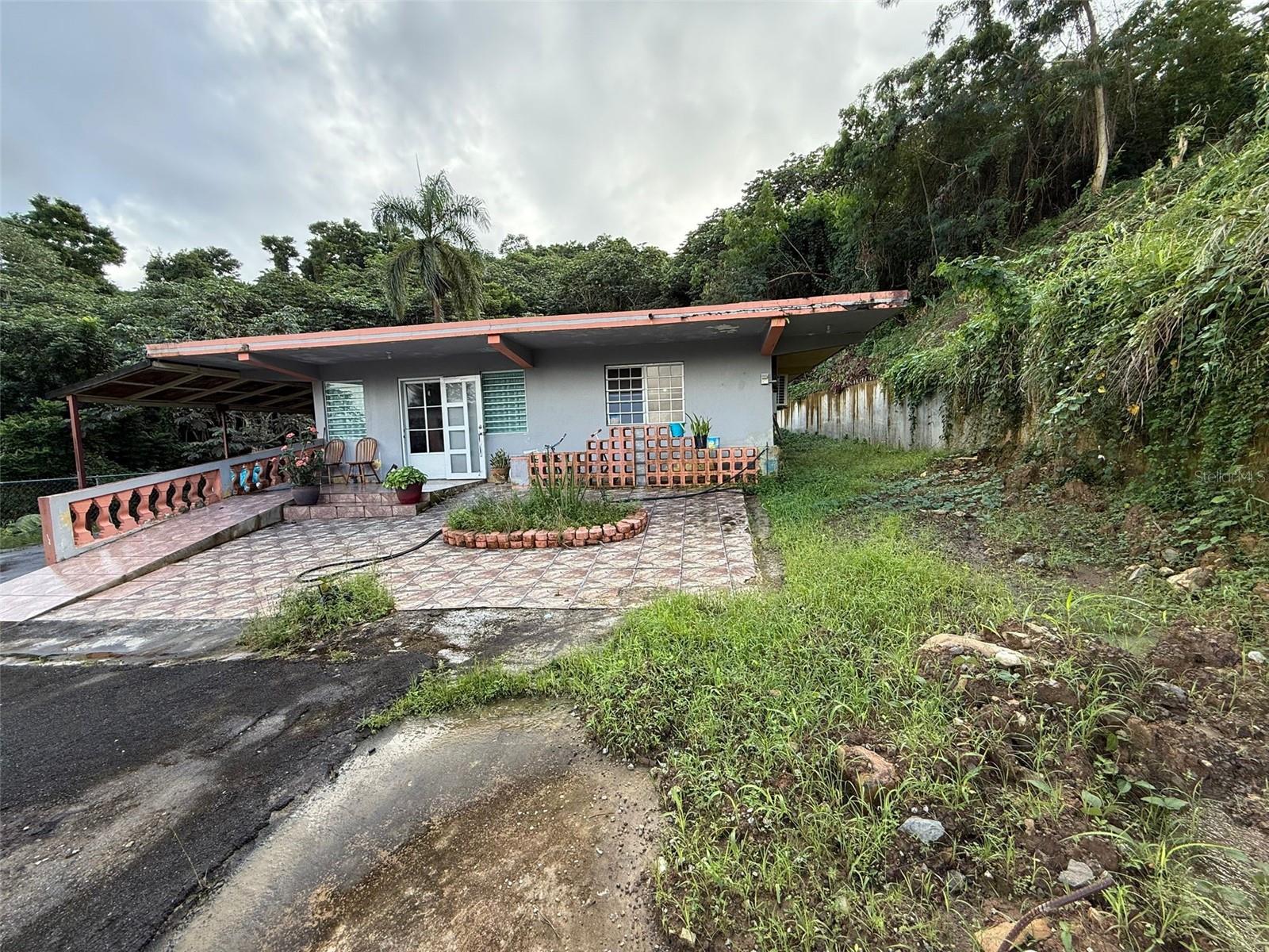 4 hab · 2 baños · HUMACAO