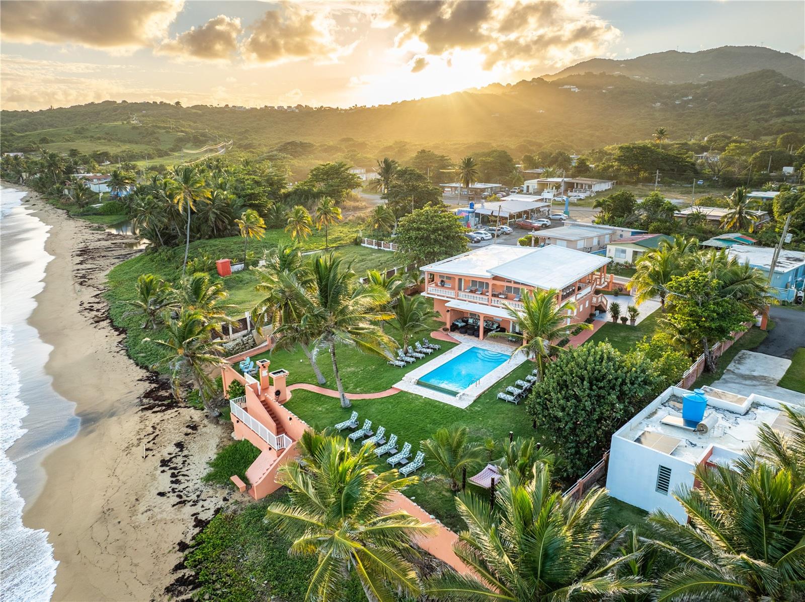 6 hab · 4 baños · YABUCOA