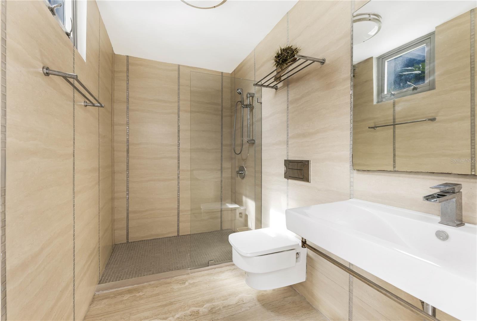 5 hab · 6 baños · GUAYNABO — foto 11