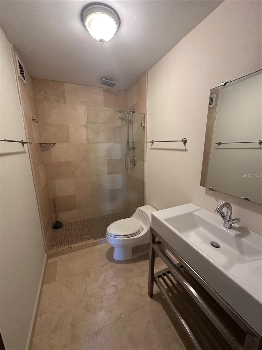 6 hab · 5 baños · GUAYNABO — foto 12