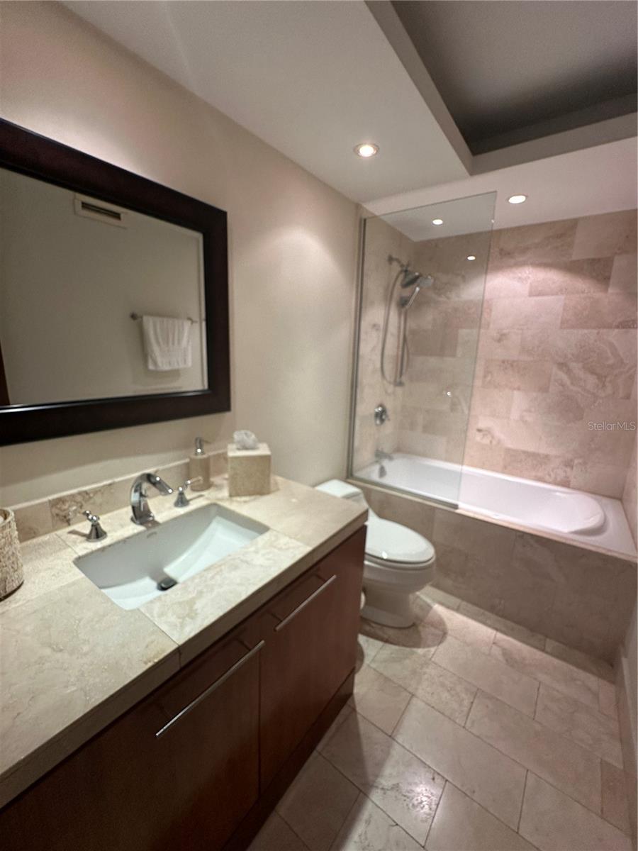 6 hab · 5 baños · GUAYNABO — foto 7