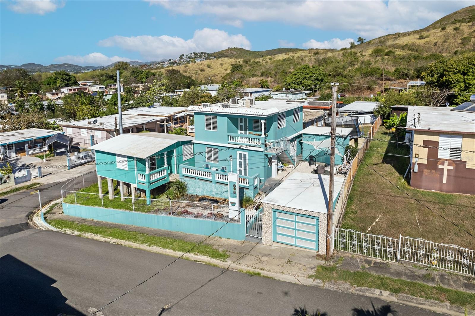 5 hab · 3 baños · YAUCO