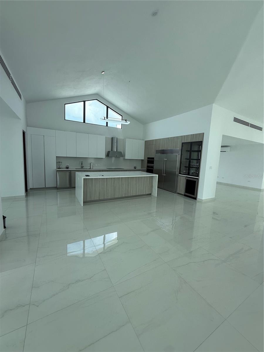 5 hab · 6 baños · DORADO — foto 3