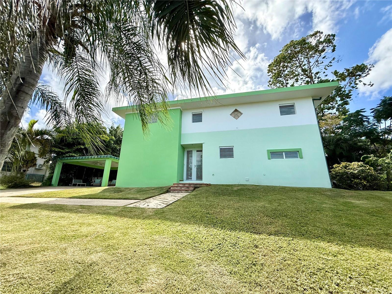 4 hab · 3 baños · LUQUILLO