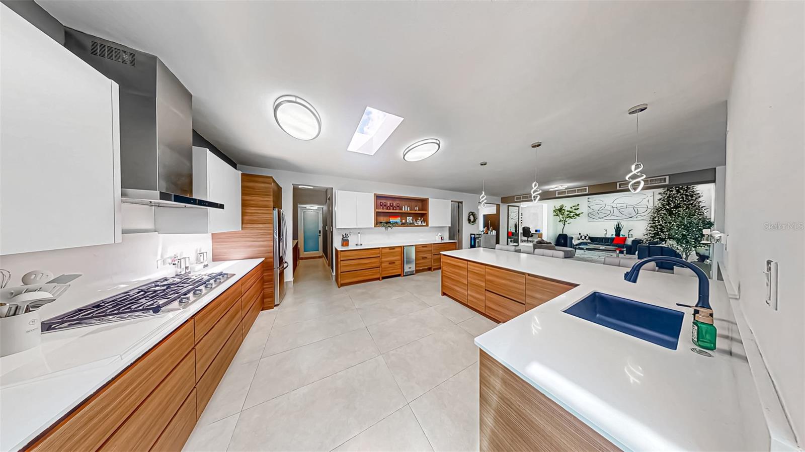 4 hab · 6 baños · DORADO — foto 11