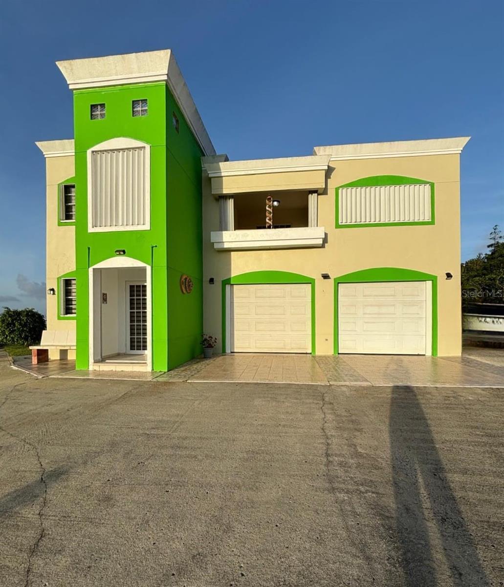 4 hab · 4 baños · CAYEY